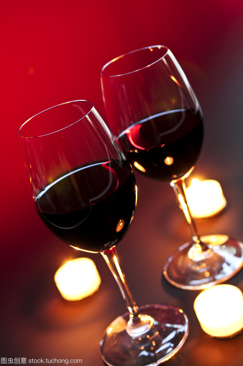 愛(ài)在紀(jì)念日 與一雙紅玫瑰的燭光輕酌